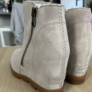 Sorel Wedge Boots size 9